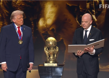 Presiden Amerika Serikat, Donald Trump, mendapat penghargaan trofi perdamaian dari FIFA atau FIFA Peace Prize di tengah-tengah acara undian Piala Dunia 2026. Final Draw atau undian Piala Dunia 2026 digelar di John F. Kennedy Center for the Performing Arts, Washington, D.C. pada Jumat (5/12/2025) pukul 12.00 Eastern Time atau tengah malam WIB.(FIFA)