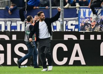 Pelatih Como 1907, Cesc Fabregas, saat menangani kubu milik Grup Djarum asal Indonesia tersebut di ajang Liga Italia 2025-2026.(AFP/PIERO CRUCIATTI)