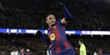 Penyerang Barcelona asal Brasil, Raphinha, merayakan gol ketiga timnya pada laga pekan ke-8 fase liga Liga Champions antara FC Barcelona dan FC Copenhagen di Stadion Camp Nou di Barcelona pada 28 Januari 2026.(AFP/LLUIS GENE)