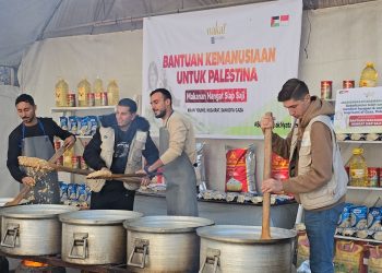 Wakaf Salman Salurkan Bantuan Makanan Hangat untuk Musim Dingin di Gaza