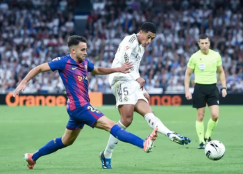 Xabi Alonso puji lini tengah Real Madrid kala bersua Barcelona di laga El Clasico di Santiago Bernabeu, Madrid, Minggu (26/10/2025). /Xinhua/Gustavo Valiente