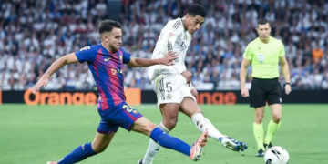 Xabi Alonso puji lini tengah Real Madrid kala bersua Barcelona di laga El Clasico di Santiago Bernabeu, Madrid, Minggu (26/10/2025). /Xinhua/Gustavo Valiente