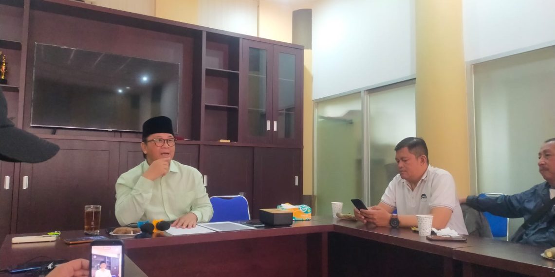 Ketua Nadzir Masjid Agung Bandung, Roedy Wiranatakusumah, S.H., M.H., MBA. (berpeci)