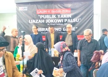 Bedah buku kontroversial di Bandung mengungkap klaim ijazah palsu Jokowi dan Gibran tak lulus SMA. Tokoh nasional dan jenderal TNI serukan pemakzulan 2026. (fal/pasjabar)