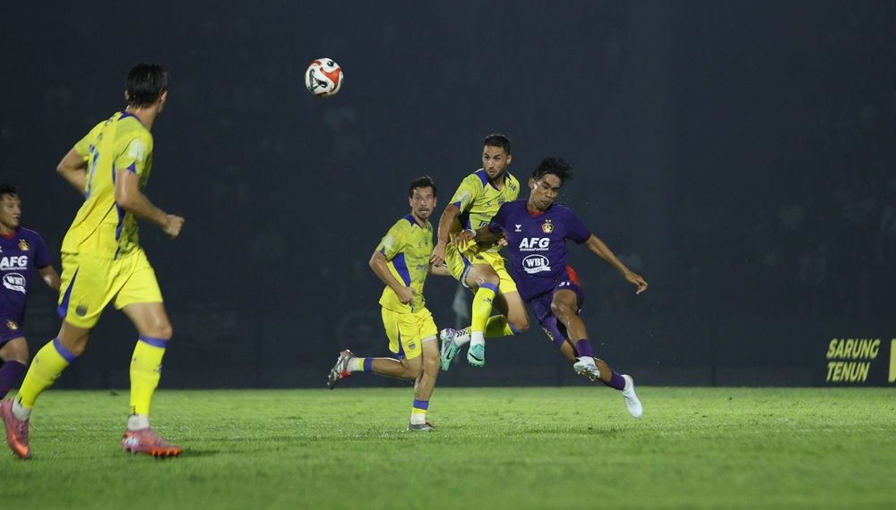 Pertandingan Persik Kediri vs Persib Bandung di Stadion Brawijaya, Kediri, Senin (5/1/2026). (Foto: Official Persib)