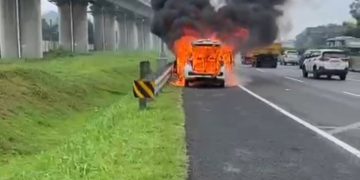 mobil terbakar tol purbaleunyi