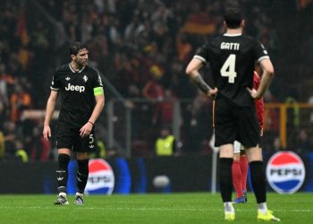Gelandang Juventus, Manuel Locatelli, bereaksi pada laga leg pertama play-off babak knockout Liga Champions UEFA antara Galatasaray SK dan Juventus FC di Rams Park, Istanbul, pada 17 Februari 2026.(AFP/OZAN KOSE)