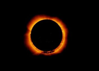 Gerhana Matahari Cincin akan terjadi pada 17 Februari 2026. (freepik.com)