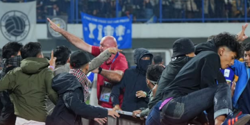 Jurnalis foto Thailand ceritakan momen mencekam saat kericuhan laga Persib vs Ratchaburi di GBLA. (instagram/@thaileague)