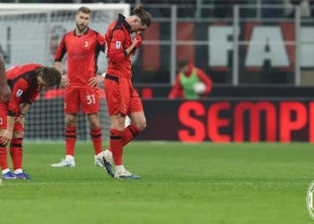 Para pemain AC Milan nampak frustasi seusai menelan kekalahan 0-1 dari Parma pada pertandingan Liga Italia di Stadion San Siro, Milan, Minggu (22/2/2026) waktu setempat. (acmilan.com)