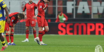 Para pemain AC Milan nampak frustasi seusai menelan kekalahan 0-1 dari Parma pada pertandingan Liga Italia di Stadion San Siro, Milan, Minggu (22/2/2026) waktu setempat. (acmilan.com)