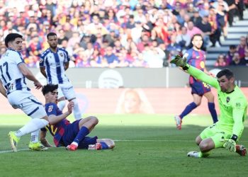 Gelandang Barcelona, Marc Bernal, mencetak gol pembuka untuk tim saat menghadapi Levante di Stadio Spotify Camp Nou pada jornada ke-25 Liga Spanyol 2025-2026, Minggu (22/2/2026) malam WIB. (Josep Lago/AFP)