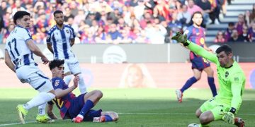 Gelandang Barcelona, Marc Bernal, mencetak gol pembuka untuk tim saat menghadapi Levante di Stadio Spotify Camp Nou pada jornada ke-25 Liga Spanyol 2025-2026, Minggu (22/2/2026) malam WIB. (Josep Lago/AFP)
