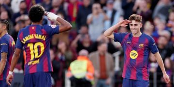 Lamine Yamal dan Fermin Lopez merayakan gol ke gawang Levante. Barcelona menang dan menggusur Real Madrid dari puncak klasemen Liga Spanyol. (Foto: David Ramirez/Soccrates/Getty Images)