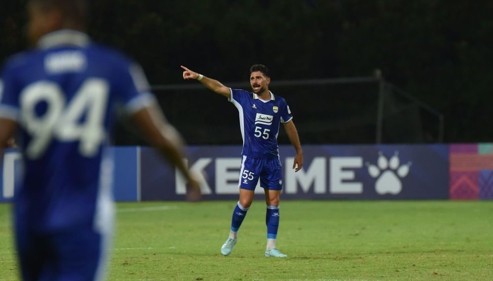 frans putros pemain persib