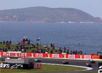 Sirkuit Phillip Island tak hanya indah tetapi menawarkan balapan yang seru. (MOTOGP.COM)