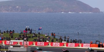 Sirkuit Phillip Island tak hanya indah tetapi menawarkan balapan yang seru. (MOTOGP.COM)
