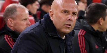 Posisi Arne Slot sebagai pelatih Liverpool tetap aman meski kalah 1-2 dari Manchester City. (Foto: Laman resmi Liverpool)