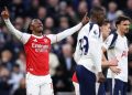 Eberechi Eze bantu Arsenal kokoh di puncak klasemen Liga Inggris. (REUTERS/David Klein)