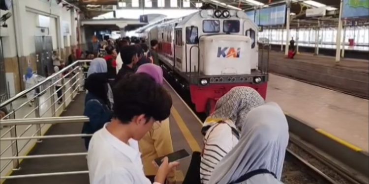 tiket kereta bandung