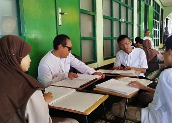 Siswa Disabilitas Netra Bandung Tadarus Al-Qur’an Braille Jelang Berbuka
