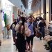 Memasuki H-8 Lebaran 2026, ribuan pemudik mulai memadati Stasiun Kiaracondong, Kota Bandung pada Jumat malam (13/3). Penumpang memilih mudik lebih awal untuk menghindari penumpukan. (Uby/pasjabar)