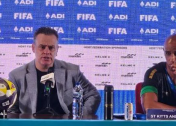 Pelatih Timnas St Kitts and Nevis, Marcelo Augusto Silva Serrano (kiri), dan asisten pelatih Vitor Tinoco (kanan). (Sumber: ANTARA/RAUF ADIPATI)