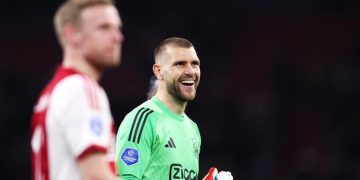 Senyum Maarten Paes selepas laga. (Foto: Getty Images/Soccrates Images)