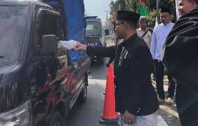 DPRD Kota Bekasi Berbagi Takjil