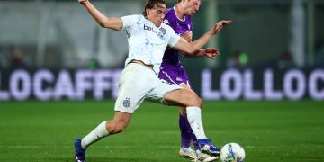 Inter saat lawan Fiorentina. Foto: REUTERS/Guglielmo Mangiapane