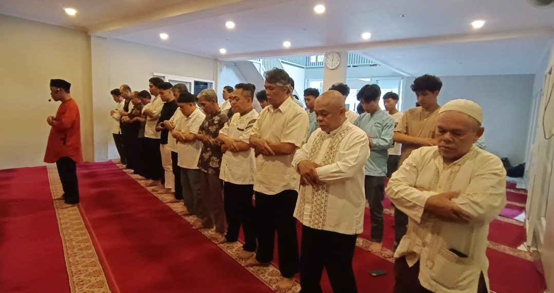 shalat gaib tokoh Iran Khomeini