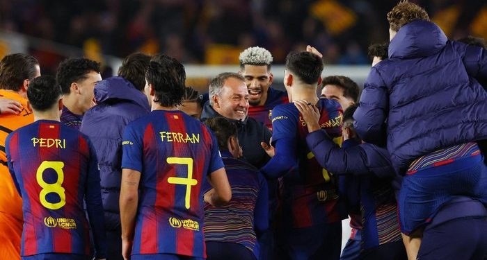 Wejangan Hansi Flick di jeda laga bikin Barcelona libas Newcastle United. (REUTERS/Albert Gea)