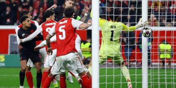 Arsenal imbang 1-1 melawan Bayer Leverkusen di leg pertama babak 16 besar Liga Champions (Foto: REUTERS/Thilo Schmuelgen)