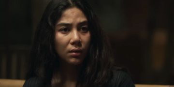 Sosok Ketiga: Lintrik yang dibintangi Adinda Thomas dan Aulia Sarah sukses menempati posisi puncak pada pekan debutnya di Netflix Indonesia. (dok. Leo Pictures via YouTube)