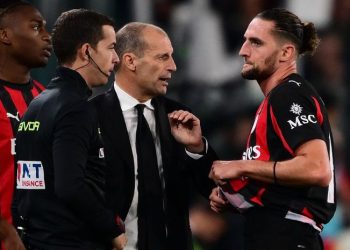 Pelatih AC Milan, Massimiliano Allegri, menjadi yang paling bertanggung jawab atas hasil jeblok timnya pada pekan ke-32 Liga Italia. (MARCO BERTORELLO/AFP)