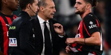 Pelatih AC Milan, Massimiliano Allegri, menjadi yang paling bertanggung jawab atas hasil jeblok timnya pada pekan ke-32 Liga Italia. (MARCO BERTORELLO/AFP)