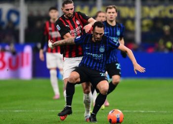 AC Milan dan Inter Milan sama-sama menjadi dua tim yang memperebutkan gelar scudetto 2025-2026. (MARCO BERTORELLO/AFP)