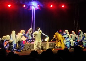 Pemkot Cimahi memperingati Hari Teater Dunia (Hatedu) 2026 dengan pementasan teater musikal inklusif yang melibatkan ASN hingga komunitas tuli. (Uby/pasjabar)