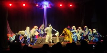 Pemkot Cimahi memperingati Hari Teater Dunia (Hatedu) 2026 dengan pementasan teater musikal inklusif yang melibatkan ASN hingga komunitas tuli. (Uby/pasjabar)