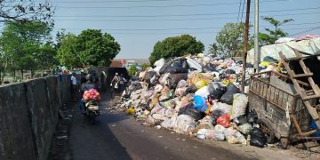 tumpukan sampah caringin
