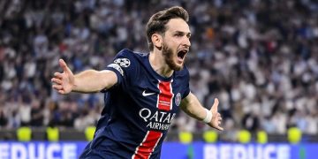 Khvicha Kvaratskhelia bersinar saat Paris Saint-Germain memetik kemenangan atas Bayern Munich. (Foto: DeFodi Images via Getty Images/DeFodi Images)