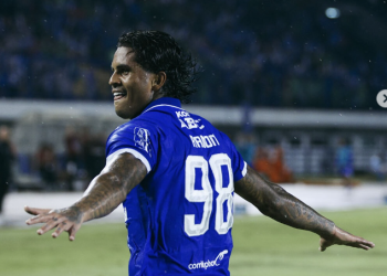 selebrasi Ramon Tanque usai jebol gawang Bali United. (instagram/@persib)