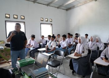 Program Bio Farma Mengajar Dorong Pelajar Peduli Bencana dan Sampah