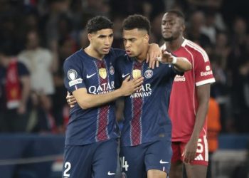Achraf Hakimi (kiri) di laga PSG vs Liverpool. (Foto: Getty Images/Jean Catuffe)