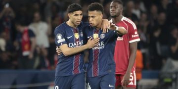 Achraf Hakimi (kiri) di laga PSG vs Liverpool. (Foto: Getty Images/Jean Catuffe)