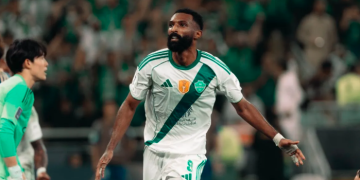 Penyerang Al Ahli Firas Al Buraikan (9) merayakan keberhasilannya mencetak gol ke gawang Machida Zelvia. (x.com/ALAHLI_FCEN)