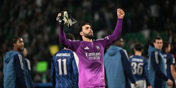 David Raya menjadi bintang kemenangan Arsenal atas Sporting CP di leg pertama perempatfinal Liga Champions. (Foto: Alex Juarez/Anadolu via Getty Images)