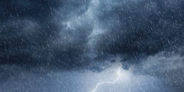 hujan petir indonesia