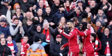 Mohamed Salah membantu Liverpool meraih kemenangan 2-0 atas Fulham di Liga Inggris. (REUTERS/David Klein)