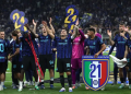 Inter Milan resmi meraih gelar Scudetto ke-21 setelah mengalahkan Parma 2-0. Trofi perdana bagi pelatih Cristian Chivu di musim debutnya. (Getty Images Sport)